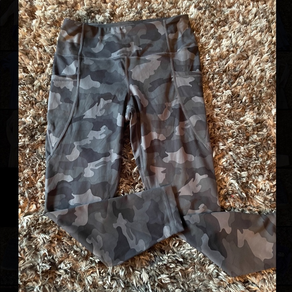Camo leggings with pockets